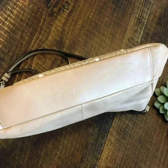 Elliot Lucca | Nude Leather Crossbody Bag w/Woven Pannel with Silver - Picture 6 of 11